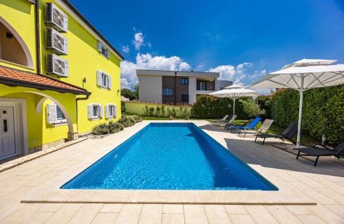 Musalez Villa | Villa Andrea for 17 people with private 40 m2 pool & pet friendly near Poreč