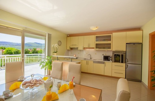 Donji Prolozac House | Villa Anette with 5 bedrooms - in quiet area of Prolozac - Imotski