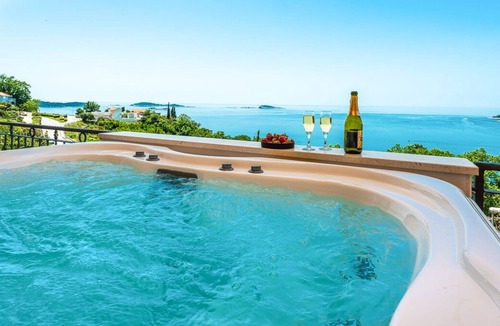 Zavrelje Villa | Villa Angeline - Three Bedroom Villa, Sleeps 6