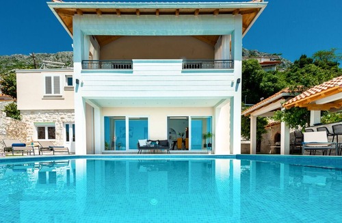 Zavrelje Villa | Villa Angeline - Three Bedroom Villa, Sleeps 6