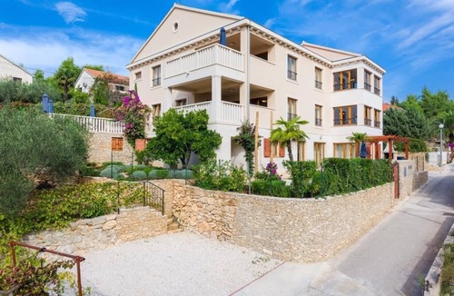 Cove Makarac (Milna) Apartment | Villa Anna 2F - Best Island vacation - Luxury stay near the beach