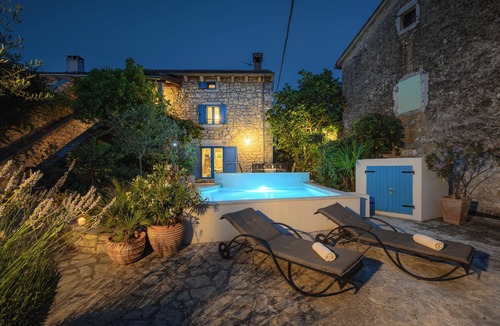 Musalez Villa | Villa Annette with pool and sauna, surrounded by greenery, near Porec.