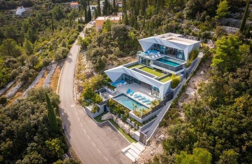 Zrnovo Villa | Villa Aqua Majestic Diamond Sumptuous 5 Bedroom Villa Magnificent Seaview