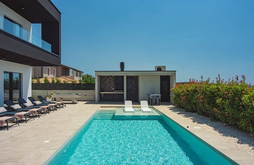 Pula House | Villa Aquarius by Interhome