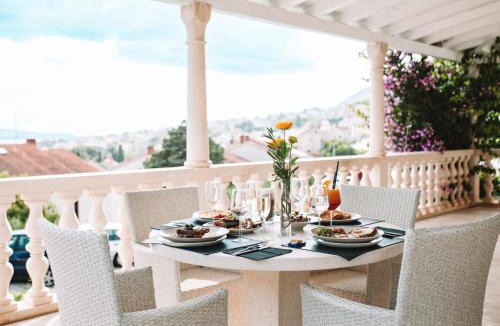 Bol Apartment | Villa Ardura - island holiday residence * Bol. Island Brač