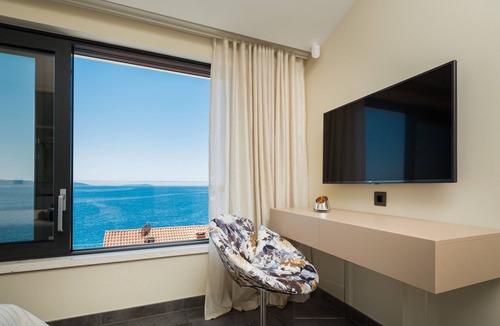 Okrug Gornji Villa | Villa Argemonia – Luxury Beachfront Escape in Tatinje Bay