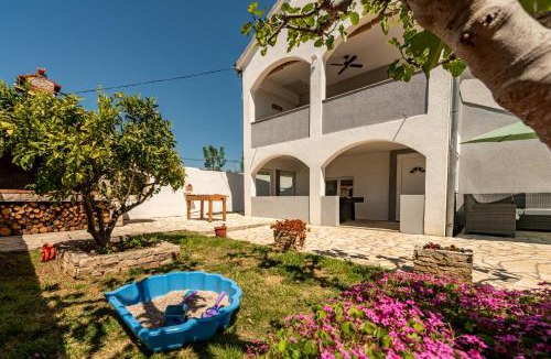 Lovinac Villa | Villa Ariane