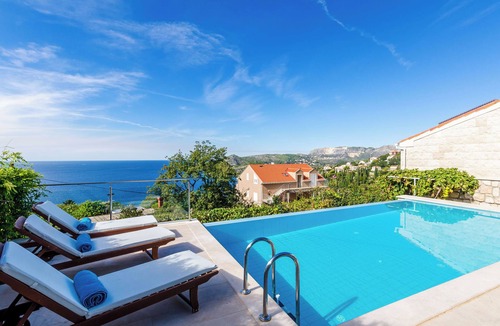 Mlini Villa | Villa Art Gallery - Six Bedroom Villa with Terrace and Swimming Pool