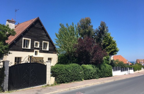 Ver-sur-Mer Villa | Villa "ART" in a quiet location 300 m from the beach