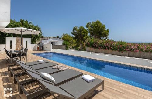 Urbanitzacio la Fustera Villa | Villa Aruba by Abahana Villas