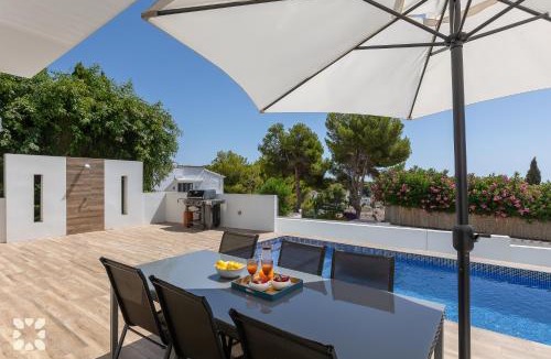 Urbanitzacio la Fustera Villa | Villa Aruba by Abahana Villas