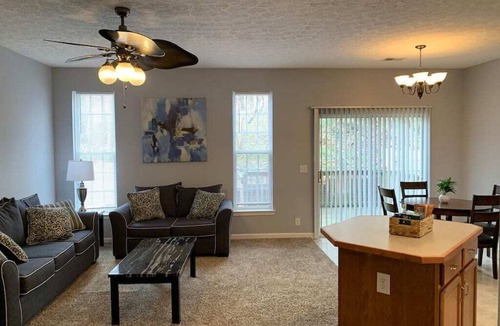 Antioch House | Villa at Bell