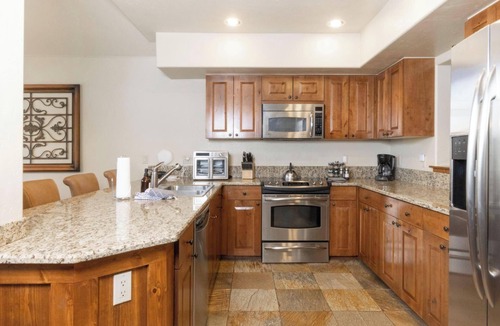 Breckenridge House | Villa at Mountain Thunder: Ski-In, Walk to Town & Gondola, Pool, Hot Tub
