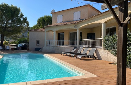 Vailhauques Villa | Villa au Calme Avec Piscine Chauffée - 5 Chambres