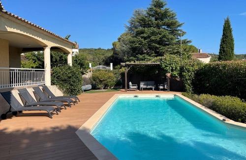 Vailhauques Villa | Villa au Calme Avec Piscine Chauffée - 5 Chambres