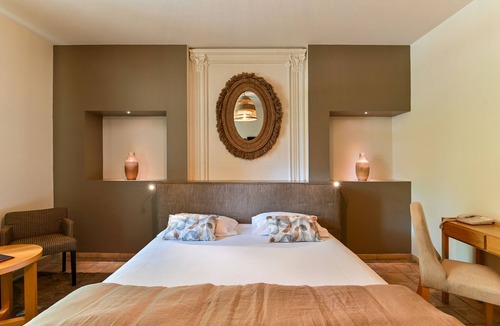 Saint-Paul-Trois-Chateaux Hotel | Villa Augusta