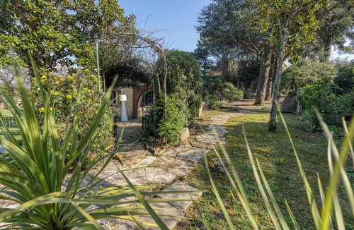 Villeneuve-les-Avignon Villa | Villa Aurea, discreet luxury and art of living