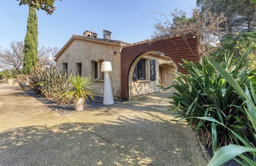 Villeneuve-les-Avignon Villa | Villa Aurea, discreet luxury and art of living