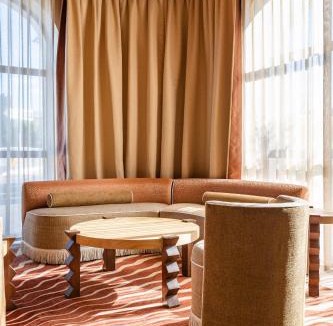 Saint-Paul-Trois-Chateaux Hotel | Villa Augusta