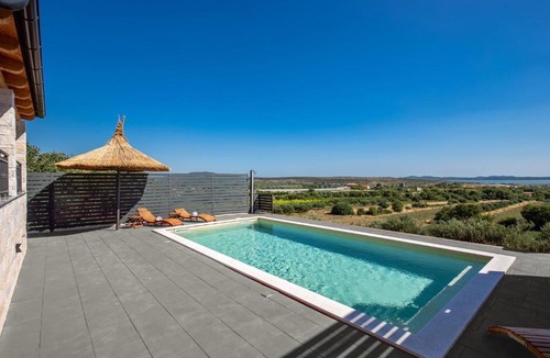 Pakostane Villa | Villa Aurana