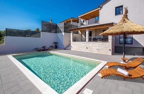 Pakostane Villa | Villa Aurana