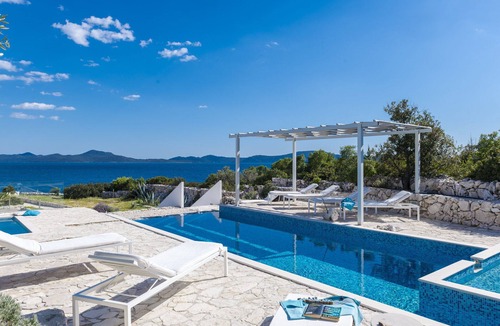 Podimoc Villa | Villa Auras with Heated Pool