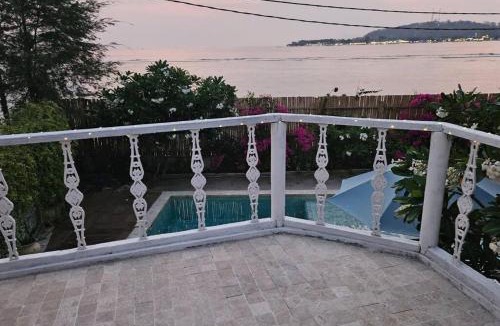 Gili Meno Villa | Villa Aurora: 4 BR, Front Beach