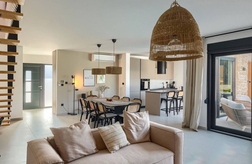 Tar Villa | Villa Ava by Villas Guide