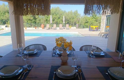 Tar Villa | Villa Ava