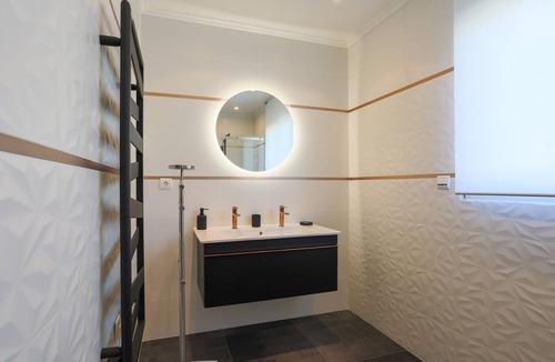 Plestin-les-Greves Villa | Villa 'Avec Jacuzzi, Hammam Et Sauna' with Sea View, Shared Terrace and Wi-Fi