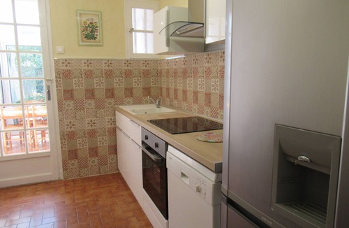 Les Angles House | Villa Avec Jardin, au Calme, Dans Quartier Résidentiel, à 10 mn D'avignon
