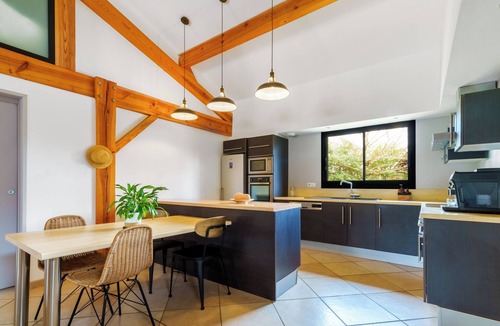 Parentis-en-Born Villa | Villa Avec Piscine et Jaccuzzi. Idéal Pour les Familles Avec Enfants !