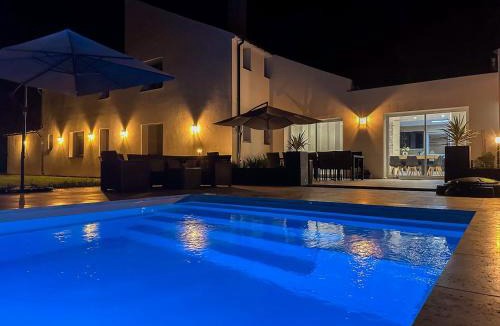 Nogent-le-Phaye Villa | Villa avec piscine, Cinéma, terrain privé