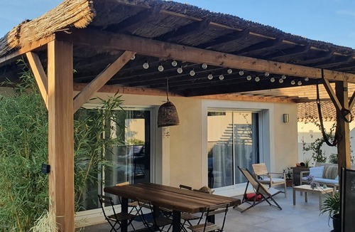 Bellegarde Villa | Villa Avec Piscine aux Pieds de la Pinède