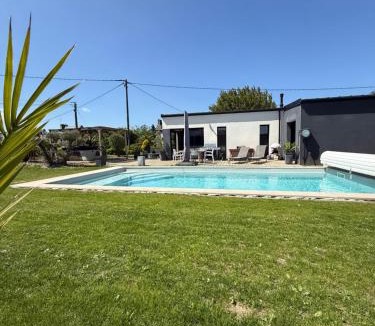 Lantic Villa | Villa avec Piscine chauffée 30 degrés et Spa à 5 minutes des plages