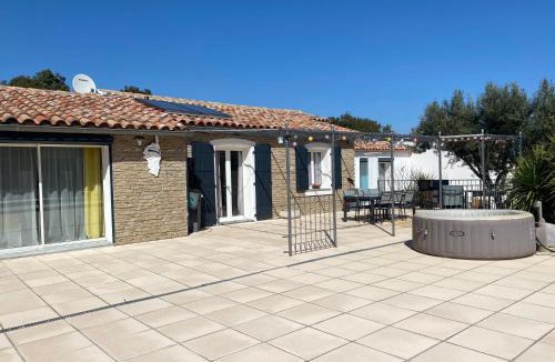 Neoules House | VILLA AVEC PISCINE
