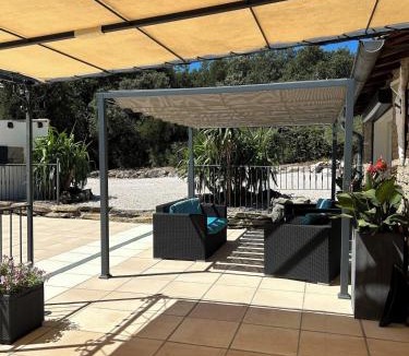 Neoules House | VILLA AVEC PISCINE