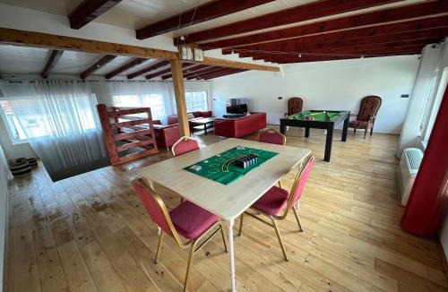 Holtzheim Apartment | Villa avec piscine intérieure