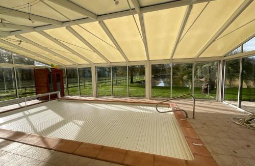 Heric House | Villa avec piscine intérieure au calme de la campagne