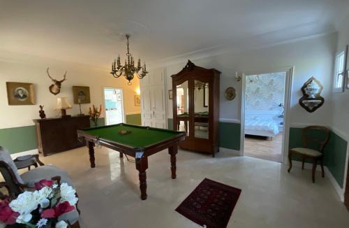 Heric House | Villa avec piscine intérieure au calme de la campagne