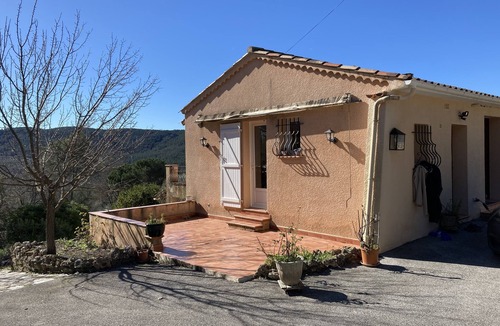 Bagnols-en-Foret House | Villa Avec vue sur le Village