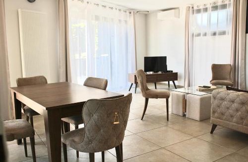 Irigny Apartment | Villa avec vue - terrasse - parking