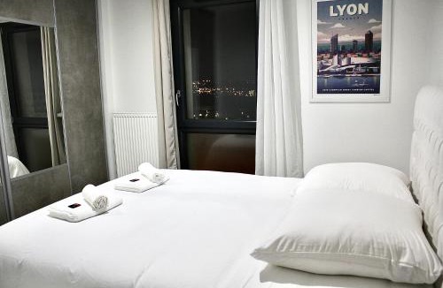 Irigny Apartment | Villa avec vue - terrasse - parking