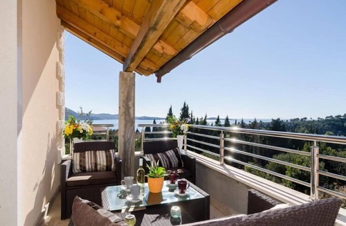 Brasina Villa | Villa Avoca - Four Bedroom Villa with Swimming Pool
