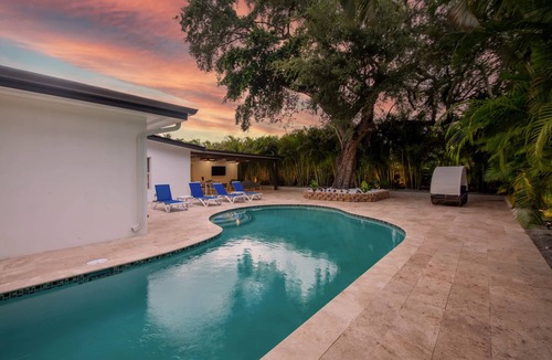 North Miami Beach House | Villa Azur | Fire Pit | Pool | Xbox & Game Room