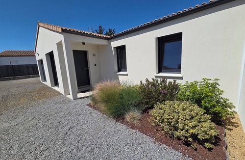 Saint-Jean-de-Monts Villa | Villa Azur: Modern & Private Pool!