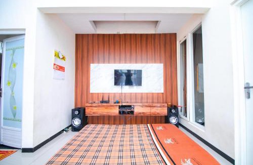 Oro Oro Ombo Villa | Villa Azzalia Syariah Private Pool and Karaoke