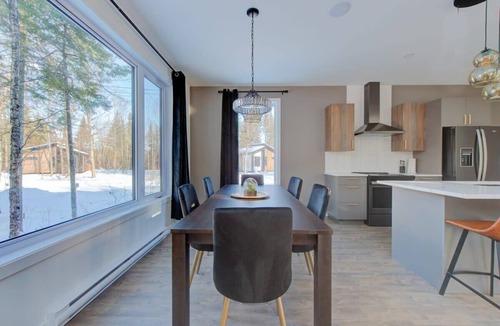 Pont-Rouge Ski Chalet | Villa Bali | Trails, Private Spa & EV Charging Station