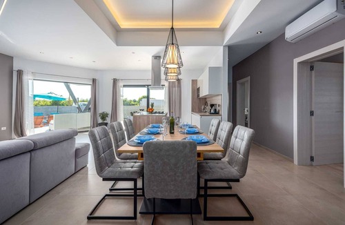 Mali Vareski Villa | Villa Bambina with Heated Pool
