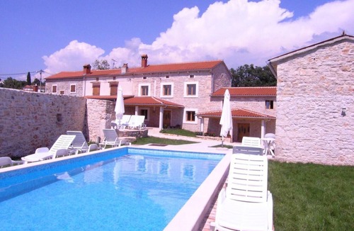 Orihi House | Villa Barbara Barban with private pool, outdoor furniture, garden, free parking